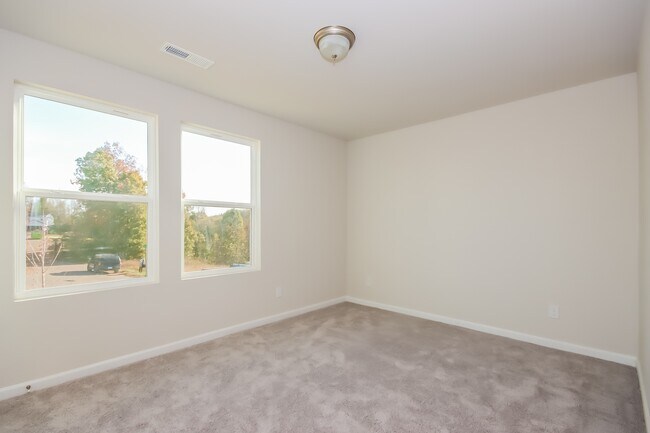 Building Photo - 151 Jo Creek Ln