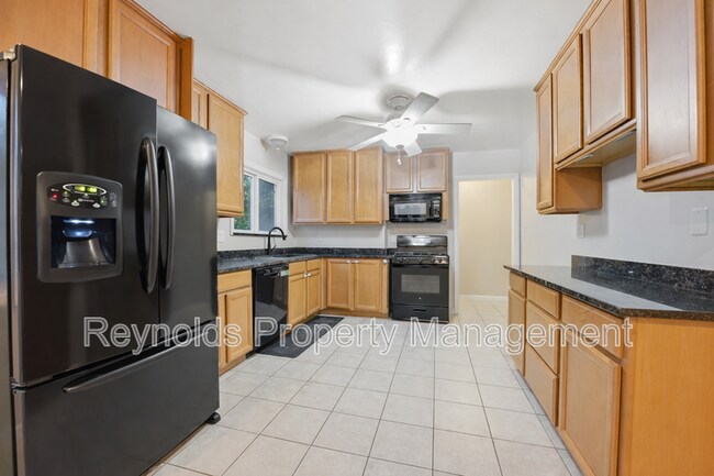 Building Photo - 9002 Watson Pl