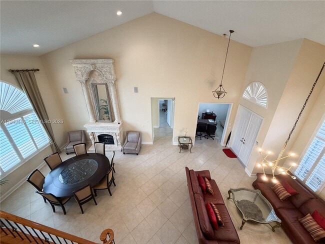 Building Photo - 3279 Huntington