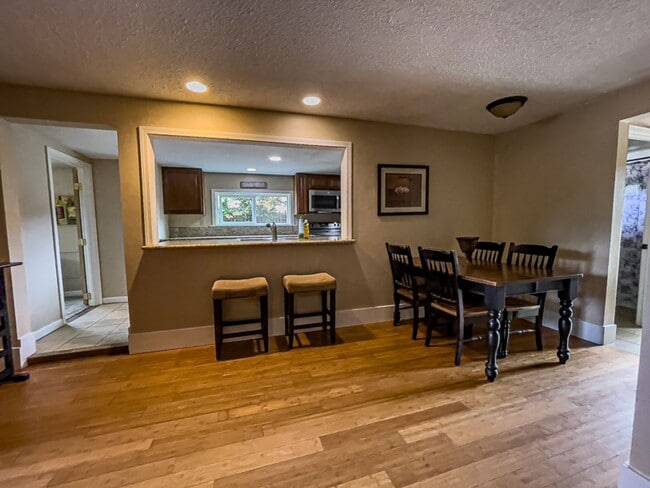 Building Photo - Arnold House