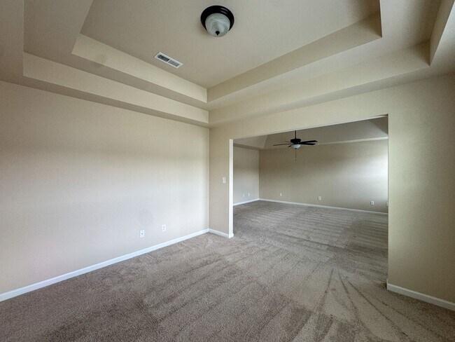 Building Photo - Stunning 5 Bed 4.5 Bath Fayetteville Home with Fenced Yard