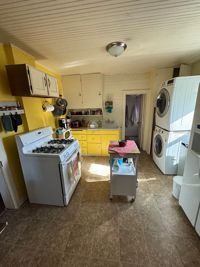 Building Photo - One Bedroom Cottage Available in Louisvill...