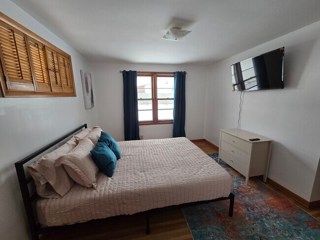 Building Photo - 44 Aurora Dr