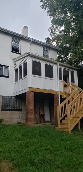 Building Photo - 535 Shelbourne Ave