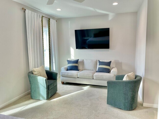 Building Photo - Great 5 Bedroom in Oxford Commons