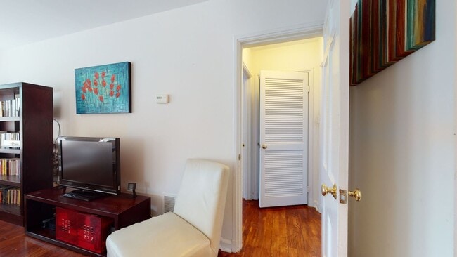 Building Photo - McLean Gardens 1,000 Sq Foot Loft Style Ap...