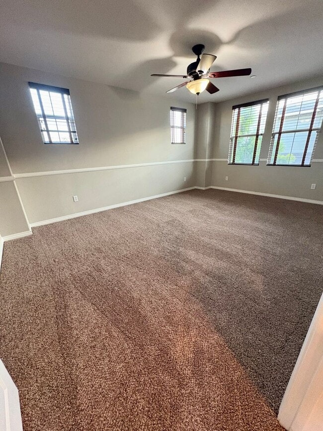 Building Photo - Tri-Level Condo within Walking Distance to The Collection!