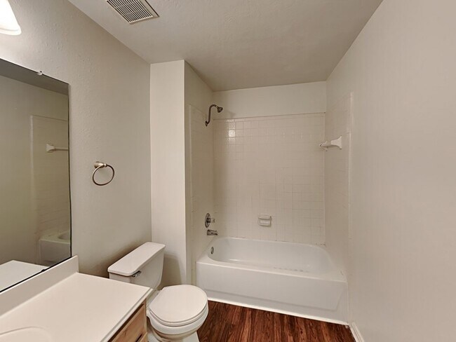 Building Photo - 31442 Camden Village Dr
