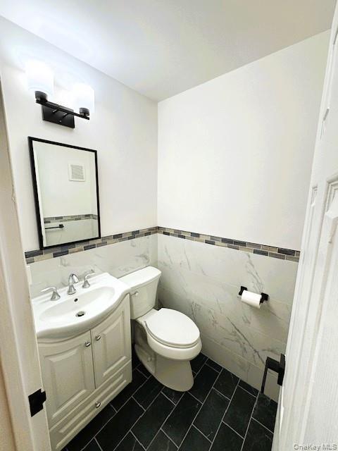 Building Photo - 740 E Broadway