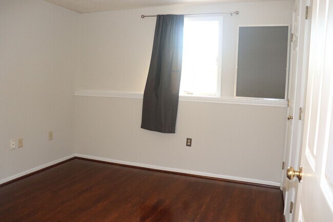 Building Photo - well-kept 2-bedroom, 2-bath condo