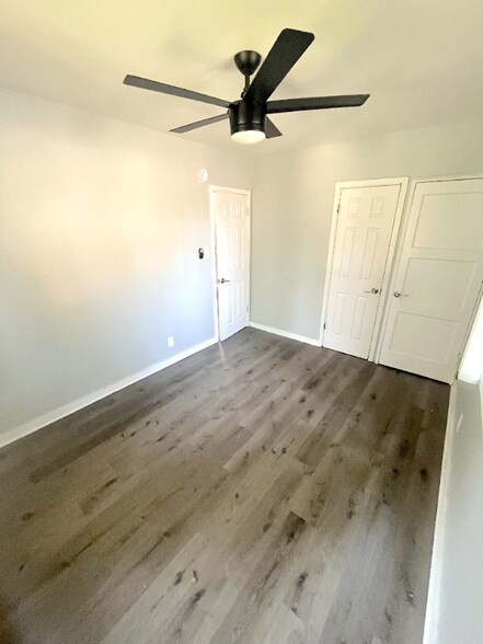 Building Photo - 2403 Louella Ave