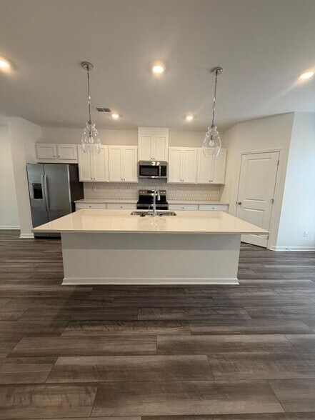 Building Photo - 6208 Kenbrook Dr