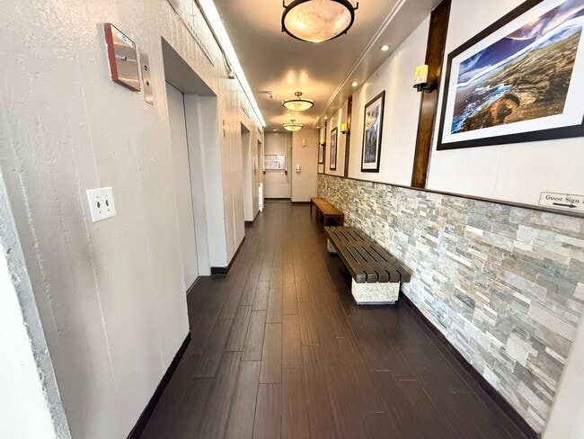 Building Photo - AVAILALE NOW- SPACIOUS 1 BED/ 1 BA CONDO IN HARBOUR RIDGE!