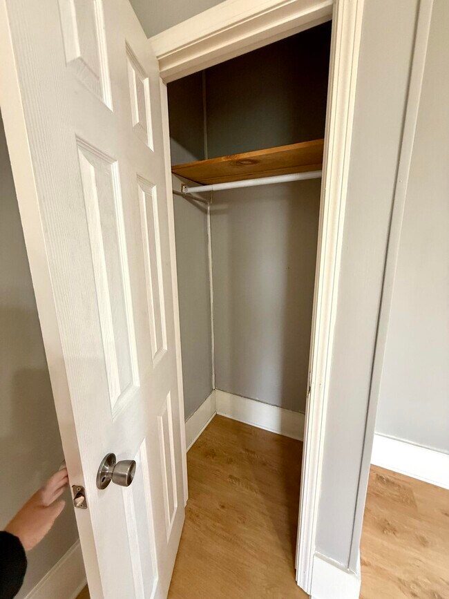 Building Photo - 927 E Mt Vernon St