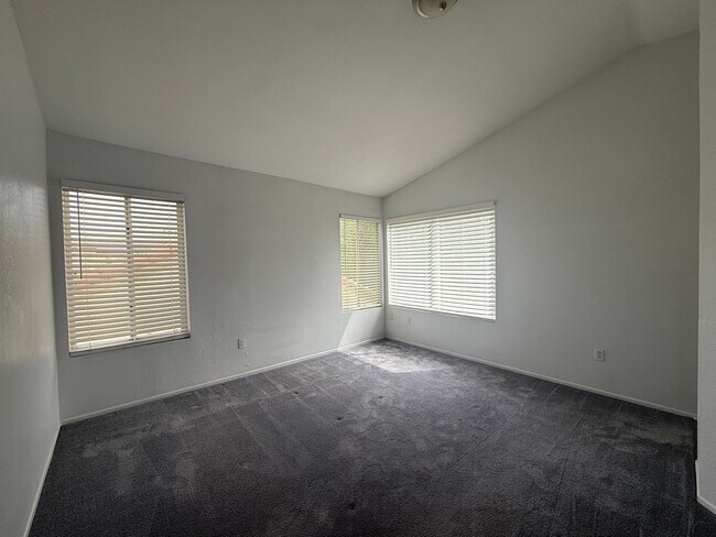 Building Photo - Lancaster 3 Bedroom + 3 Bathroom