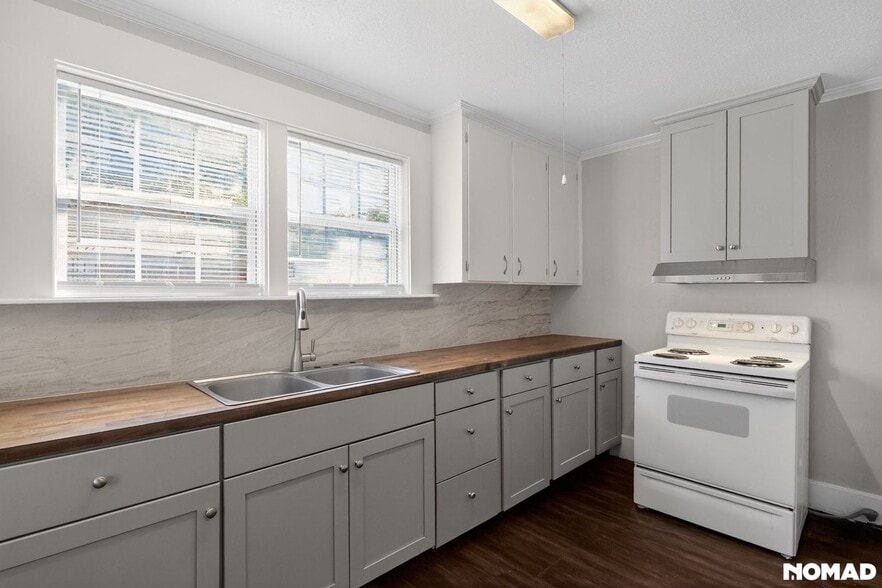 Building Photo - 2002 E 51st St