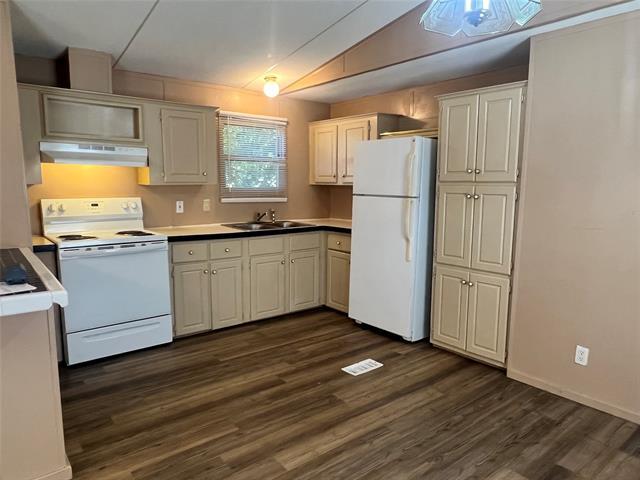Building Photo - 4528 Wildwood Cir
