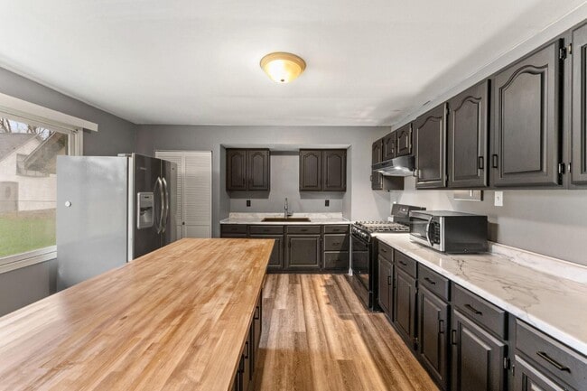 Building Photo - 767-1 Heritage Rd