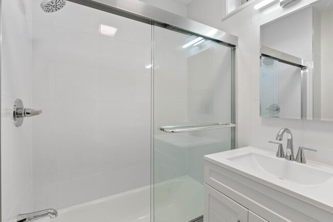 Building Photo - 933 N 30th St