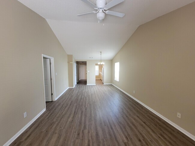 Building Photo - 42 Charlestowne Dr