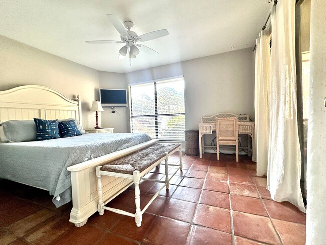 Building Photo - Fully furnished 2-Bedroom, 2-Bath Lakefron...