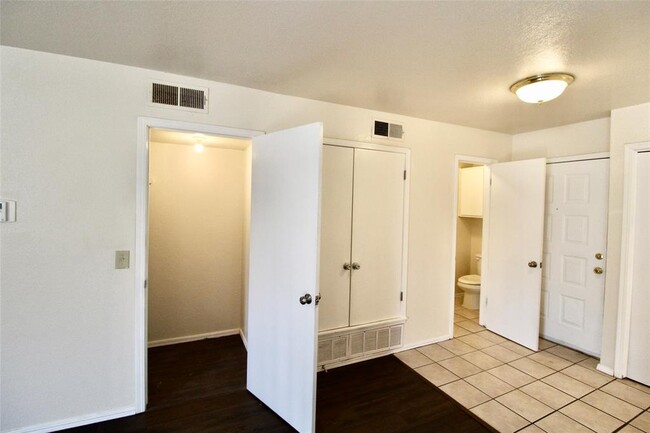Building Photo - 2336 Heatherfield Ln