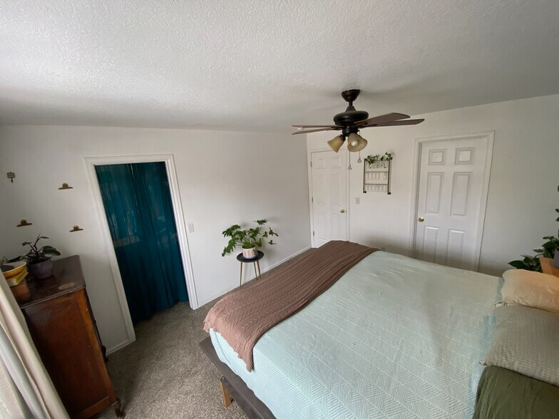 Large room with walk-in closet - 9056 Gale Blvd