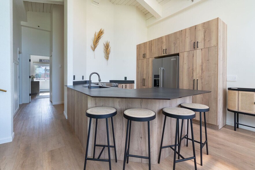 Building Photo - 360 Wood Rd