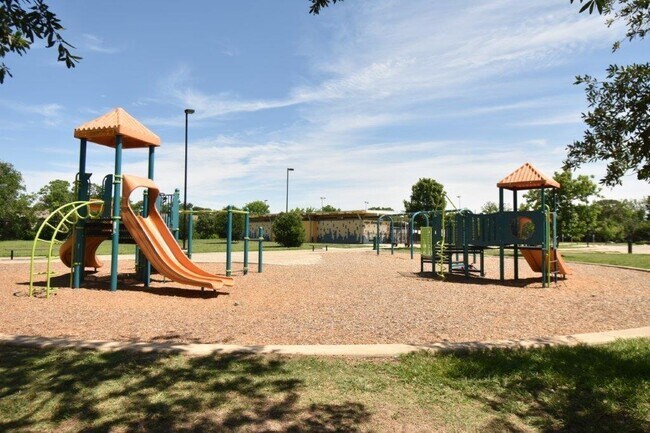Building Photo - 6602 Harbor Town Dr