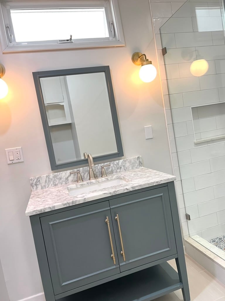 Modern bathroom - 213 16th Pl