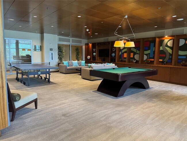 Building Photo - 2641 N Flamingo Rd