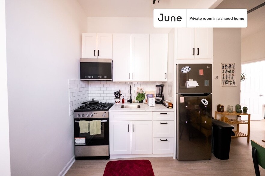 Building Photo - Room in Shared 2 bed/1 bath home