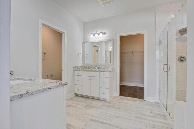 Building Photo - 612 Heartwood Ln