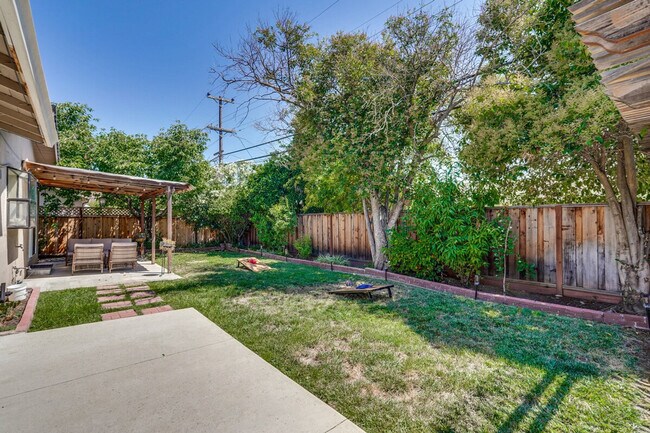 Building Photo - 6402 Tamalpais Ave