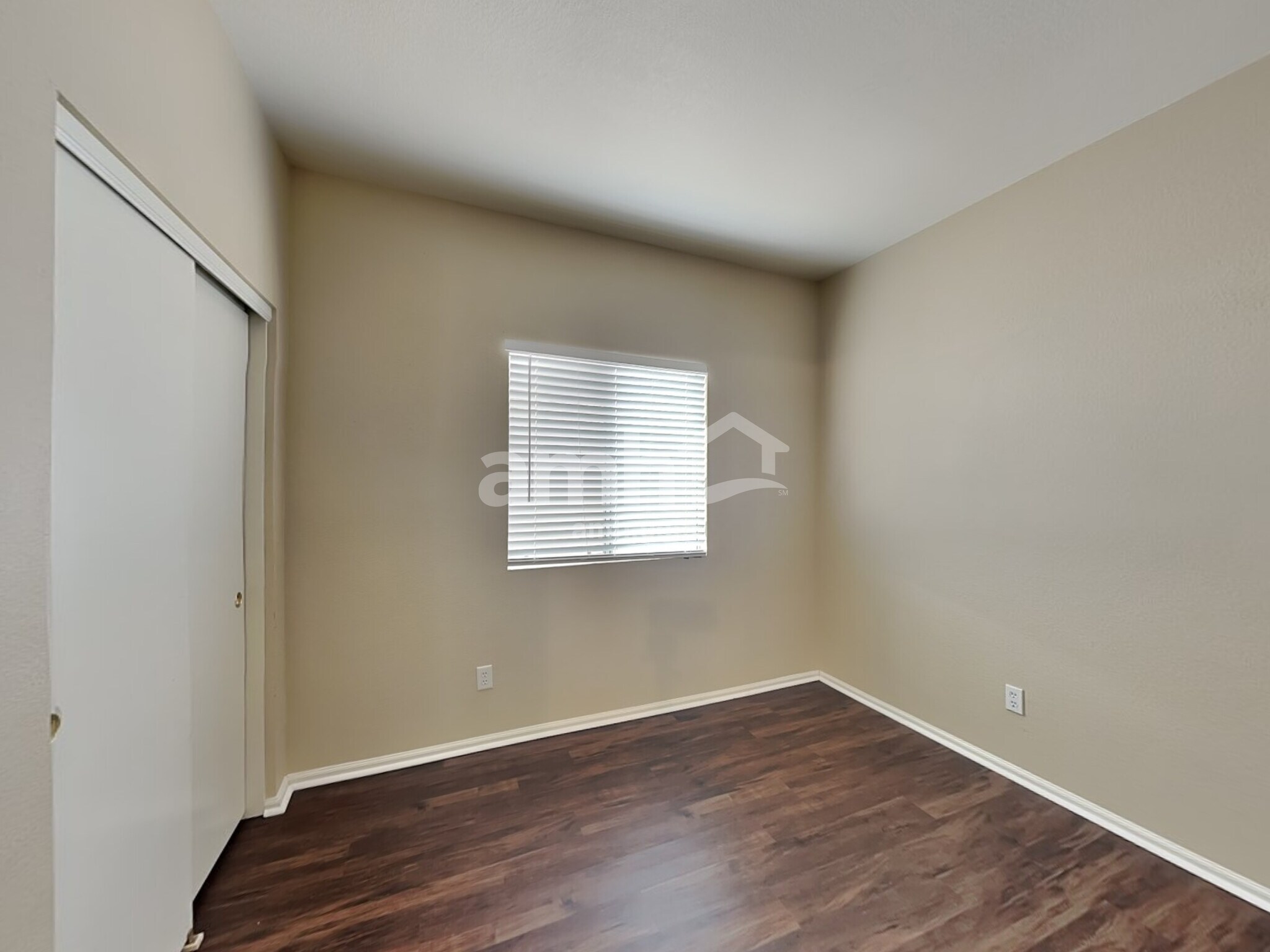 Building Photo - 15640 W Magnolia St