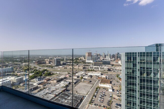 Building Photo - 2 Bedroom Luxury Condo w/ Exquisite Design and World-class Service