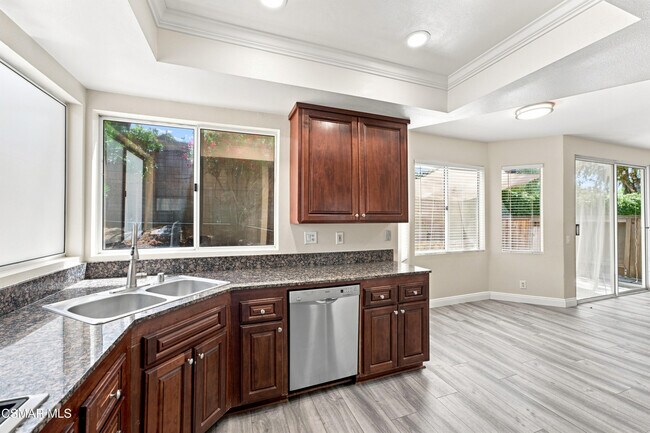 Building Photo - 556 Myrtle Ct