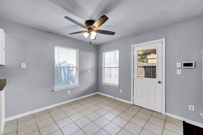 Building Photo - 7811 Holly Berry Ct