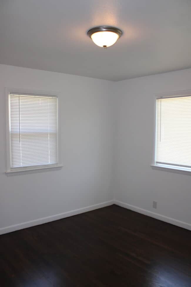 Building Photo - Beautiful 4 bedrooms and 1 bath home located on Freeman Ave in Kansas City, KS