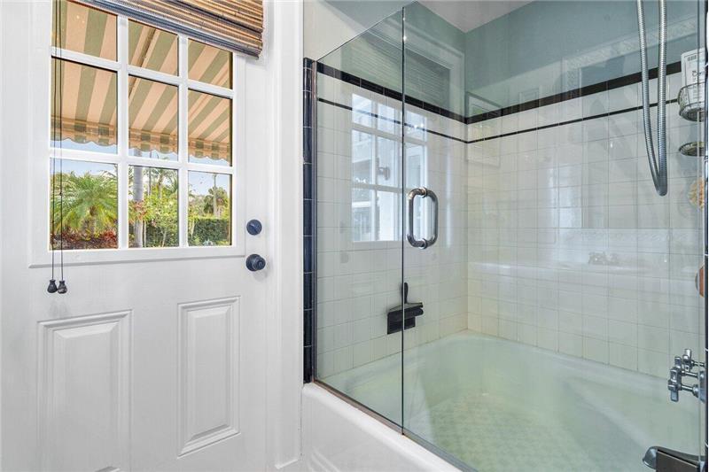 Building Photo - 521 N Swinton Ave