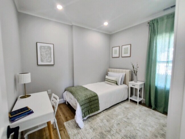 Building Photo - 93 Grove St