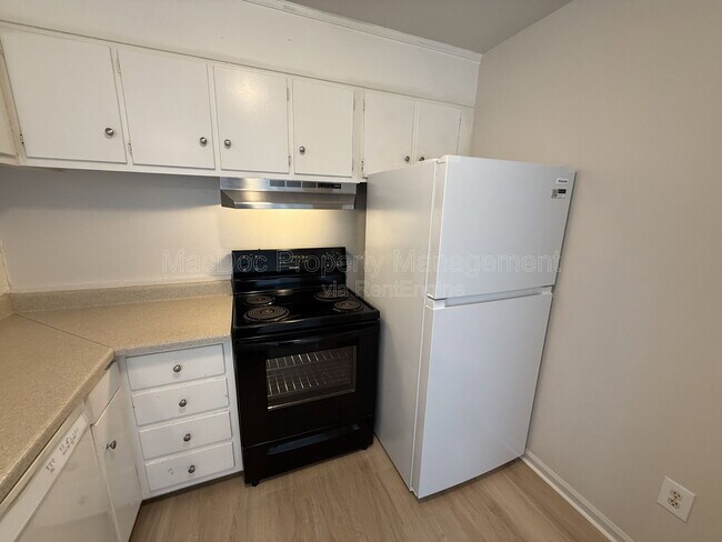 Building Photo - 809 Denton Cir