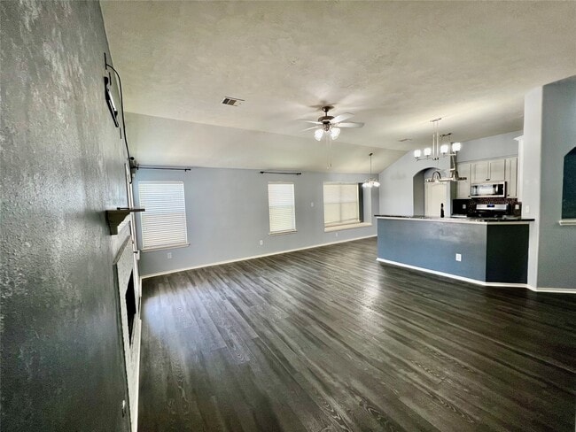 Building Photo - 3210 Blue Bonnet Dr