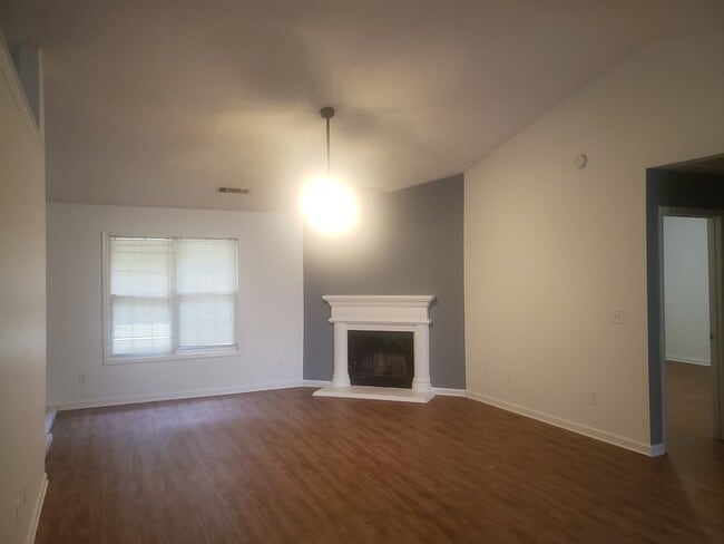 Building Photo - 5511 Walnut Ln