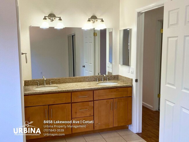 Building Photo - Spacious 4 Bedroom Home in Cotati Near SMART Train - Cosigners Welcome!