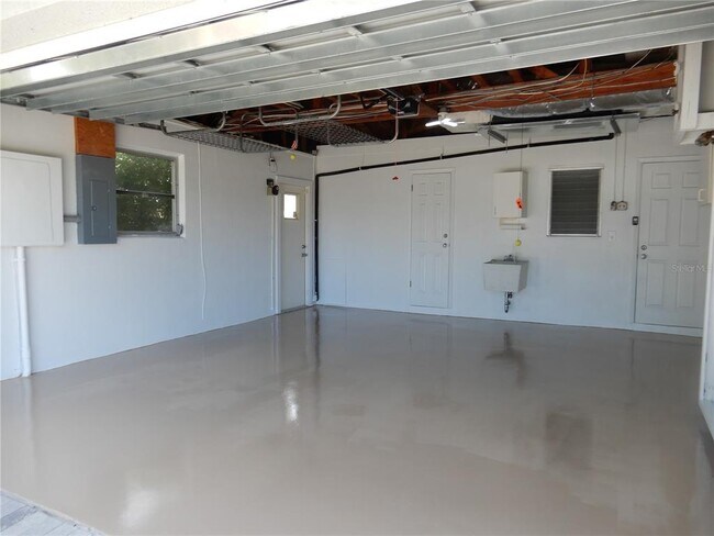 Building Photo - 337 1st St W