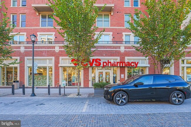 Building Photo - 3535 Chevy Chase Lake Dr