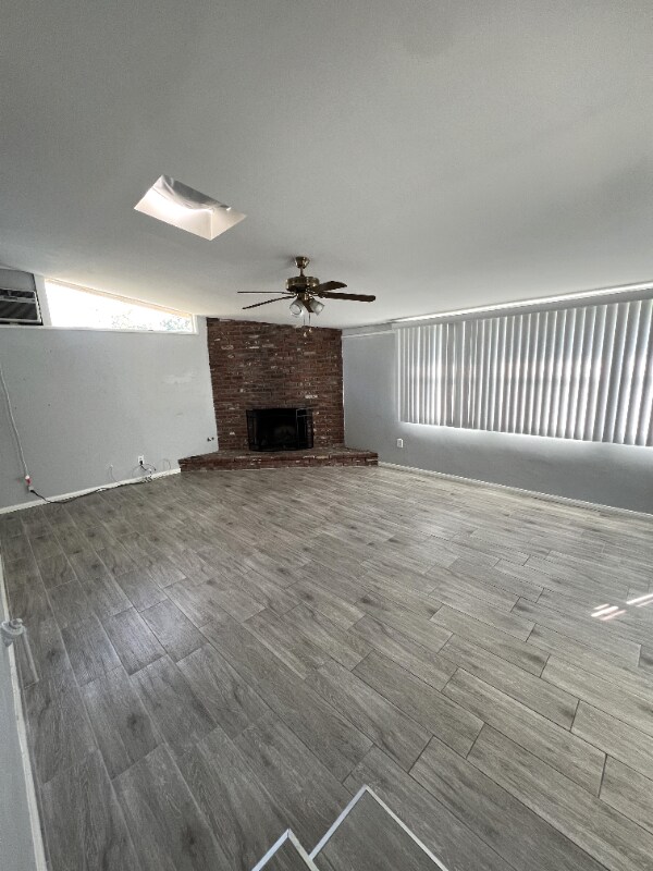 Building Photo - 1122 E Santa Fe Ave