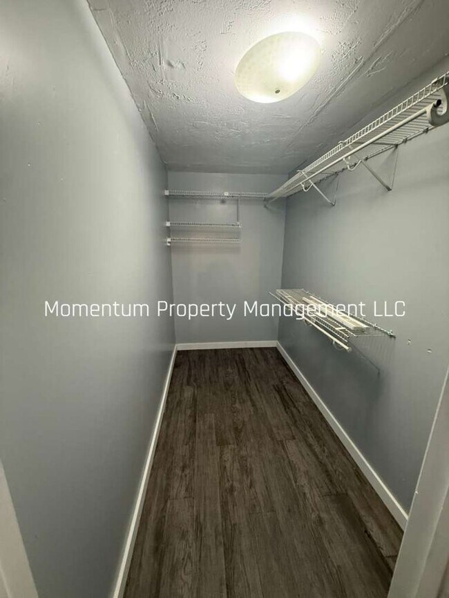 Building Photo - 5/2 Home Available NOW!!!/ Apply FOR FREE