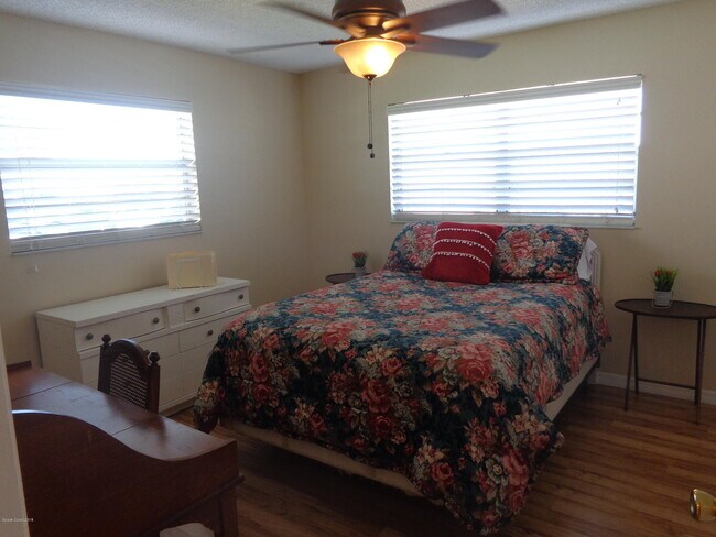 Building Photo - 412 Meadowlark Ln